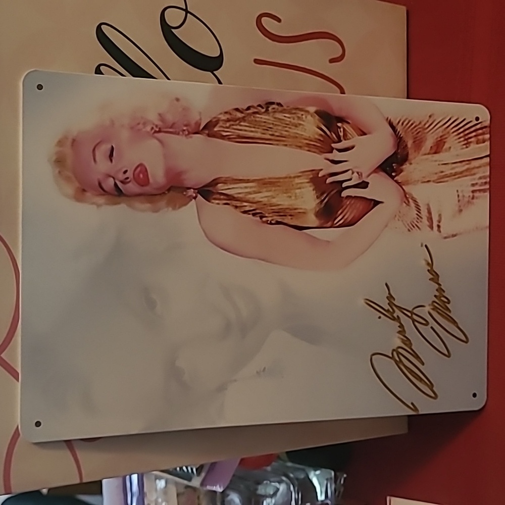 Marilyn Monroe metal sign